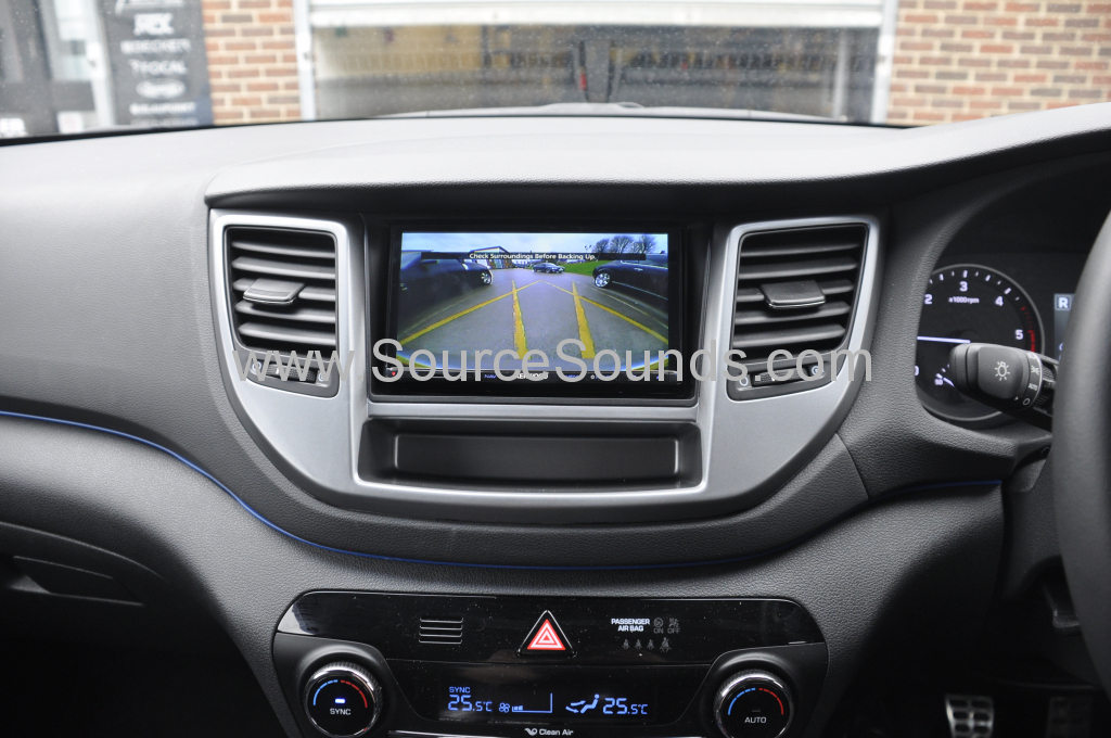 Hyundai Tucson 2015 reverse camera 006