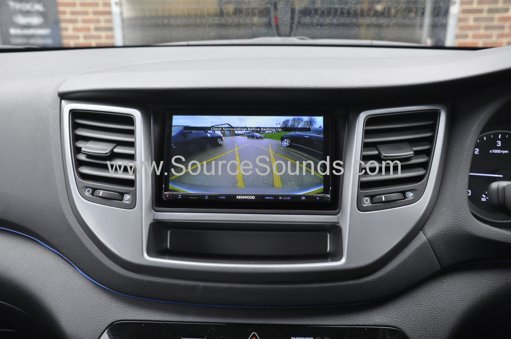 Hyundai Tucson 2015 reverse camera 007