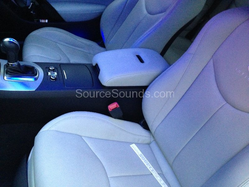 infiniti-g37-2010-ipod-dock-upgrade-003