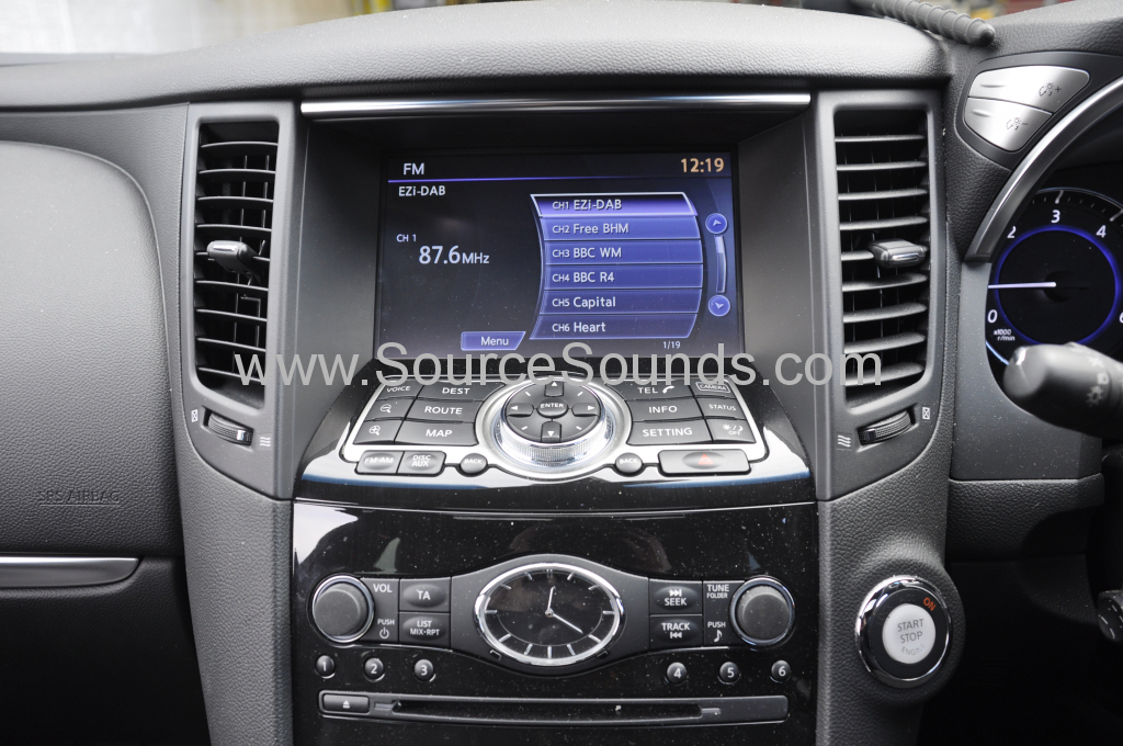 Infiniti QX70s 2016 eziDAB upgrade 003