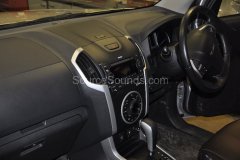 isuzu-d40-2013-dab-upgrade-001
