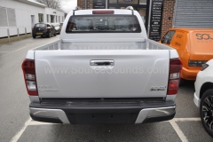 Isuzu DMax 2014 reverse camera upgrade 002