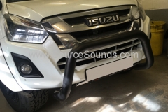Isuzu DMax 2017 front sensors 002