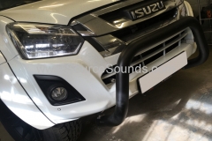 Isuzu DMax 2017 front sensors 003