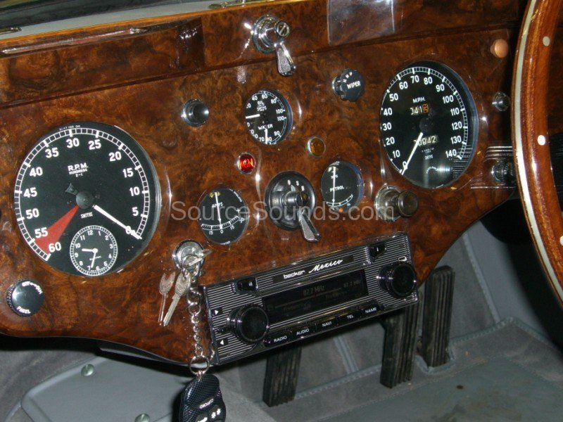 Jaguar_Oldresized(2)_Car_Audio_Sheffield_Source_Sounds2