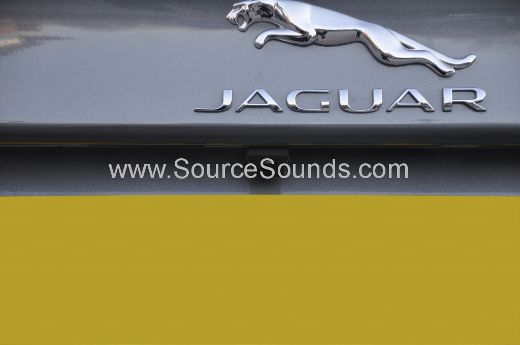 Jaguar XE 2015 reverse camera upgrade 003