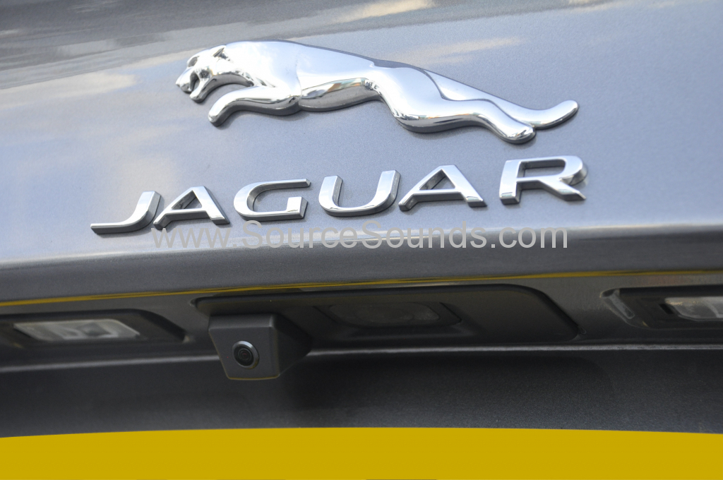 Jaguar XE 2015 reverse camera upgrade 004