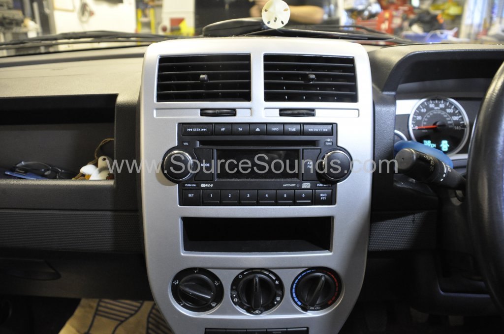 Jeep Compass 2008 DAB stereo upgrade 002