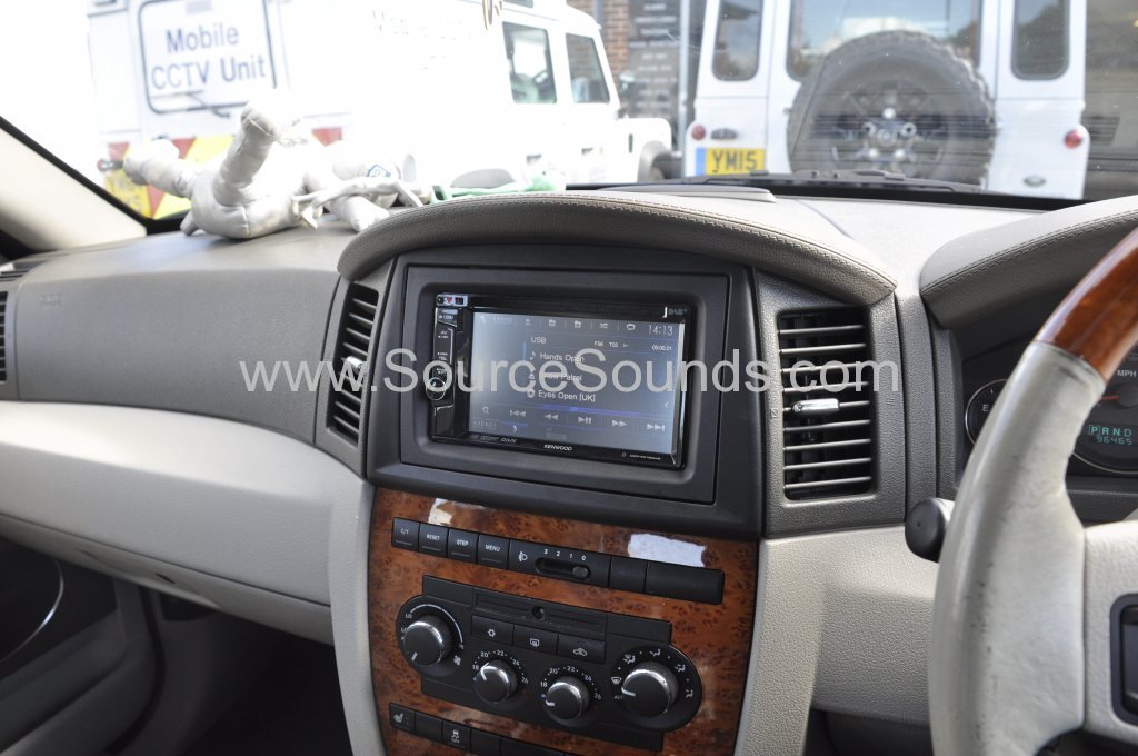 Jeep Grand Cherokee 2006 DAB upgrade 003