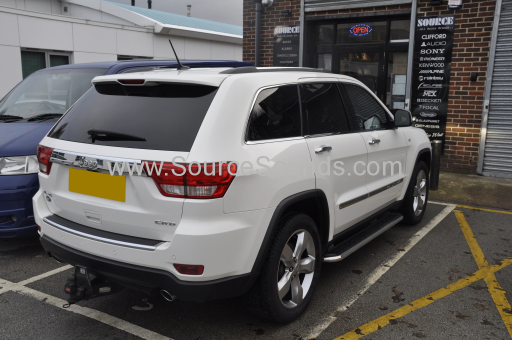 Jeep Grand Cherokee Overland 2012 DAB upgrade 002