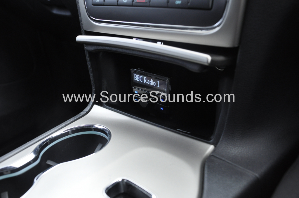 Jeep Grand Cherokee Overland 2012 DAB upgrade 005