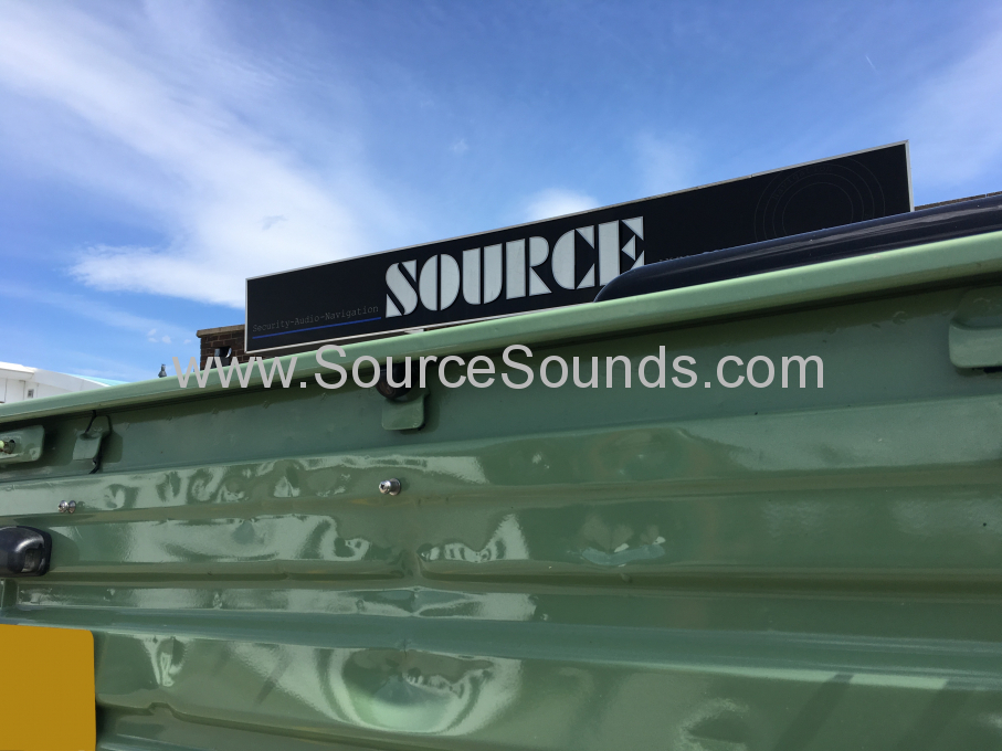 Landrover Defender reverse camera 003