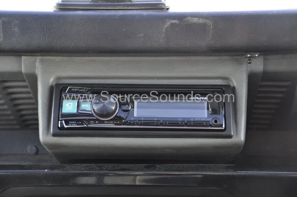 Landrover Defender 1995 stereo upgrade 002