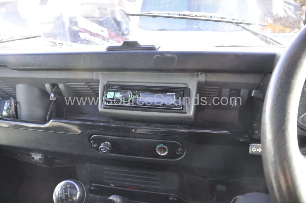 Landrover Defender 1995 stereo upgrade 004