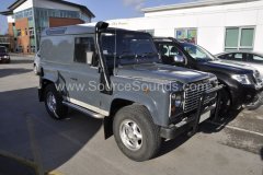 Landrover Defender 1995 stereo upgrade 001