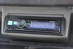Landrover Defender 1995 stereo upgrade 005
