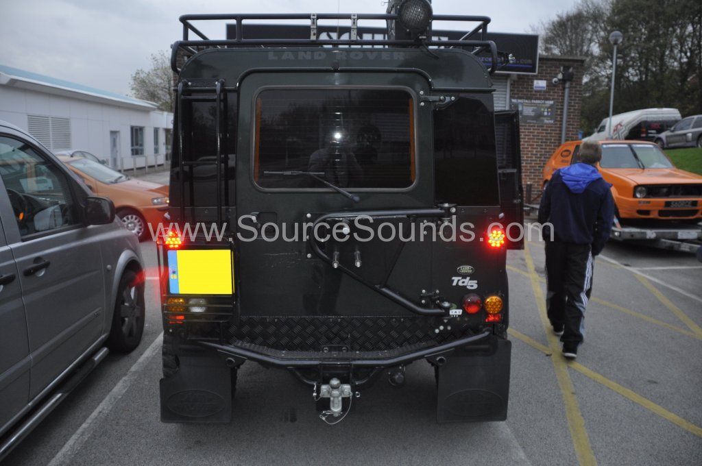 Landrover Defender audio upgrade 002