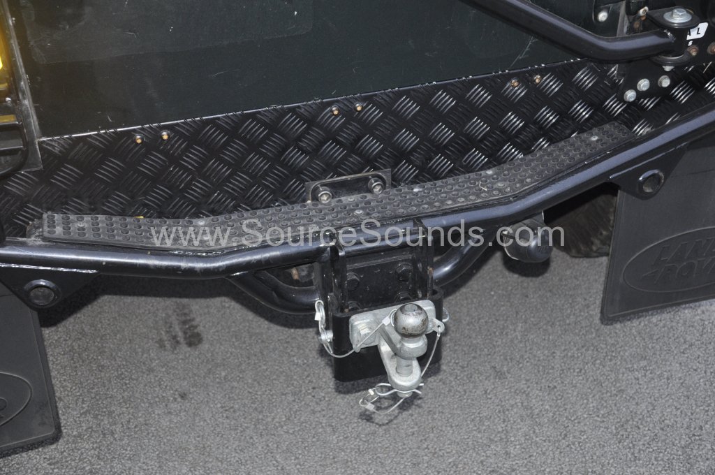 Landrover Defender audio upgrade 004