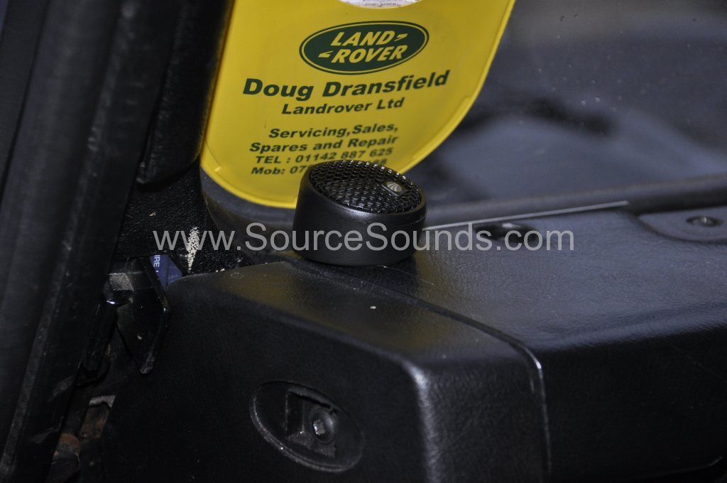 Landrover Defender audio upgrade 007