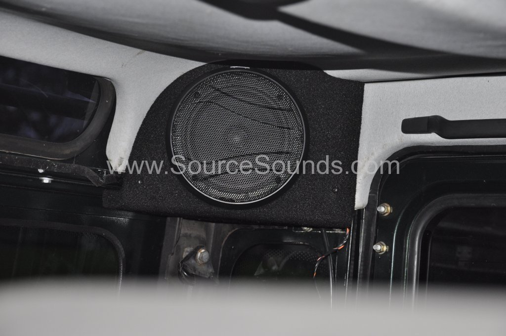 Landrover Defender audio upgrade 011
