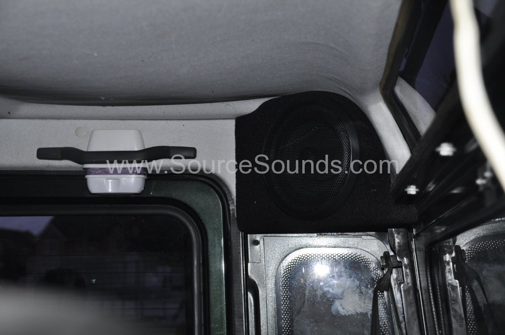 Landrover Defender audio upgrade 013
