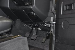 landrover-defender-2008-audio-upgrade-002