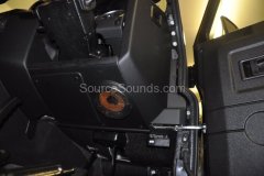 landrover-defender-2008-audio-upgrade-009