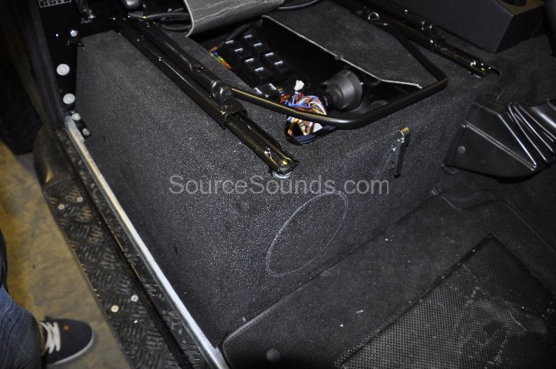 landrover-defender-2008-audio-upgrade-006 landrover-defender-2008-audio-upgrade-006