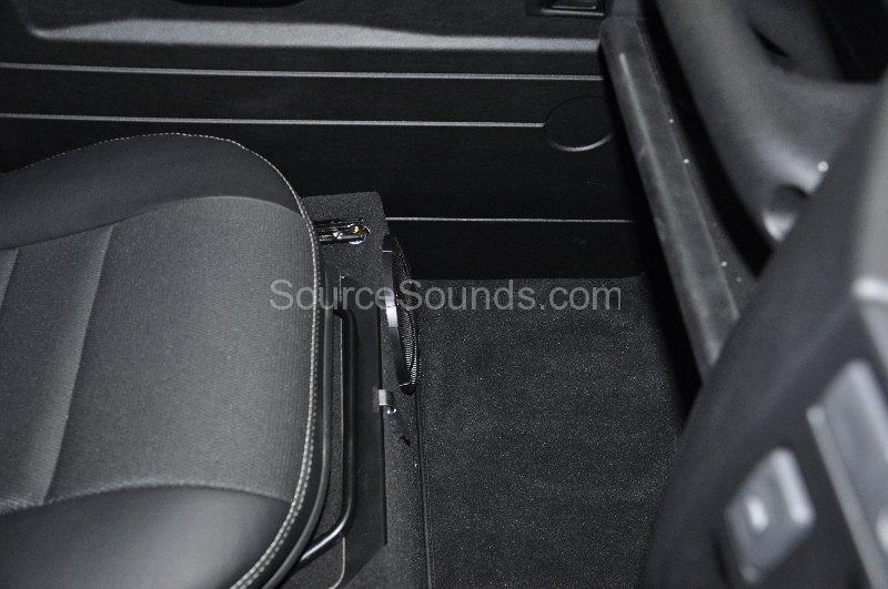 landrover-defender-2008-audio-upgrade-010 landrover-defender-2008-audio-upgrade-010