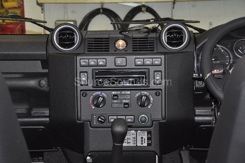 landrover-defender-2008-navigation-upgrade-005 landrover-defender-2008-navigation-upgrade-005