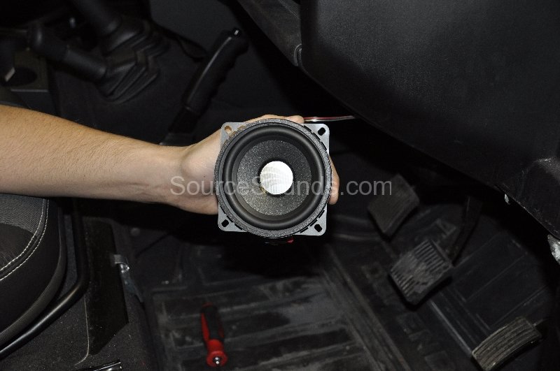 landrover-defender-2010-audio-upgrade-010 landrover-defender-2010-audio-upgrade-010