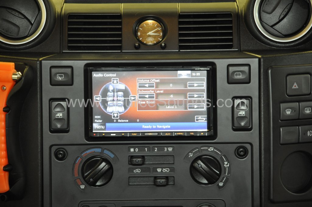 Landrover Defender 2010 DAB upgrade 005