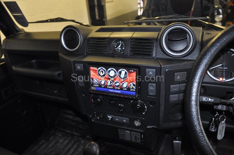 landrover-defender-2010-navigation-upgrade-007 landrover-defender-2010-navigation-upgrade-007
