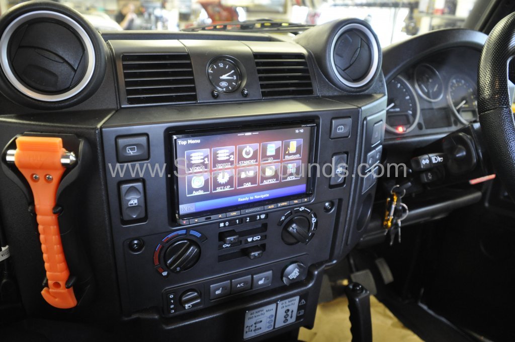 Landrover Defender 2010 reverse camera 004