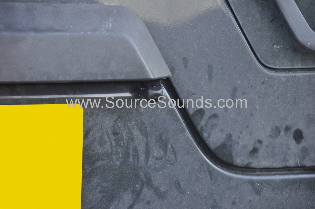 Landrover Discovery 3 2007 reverse camera upgrade 004