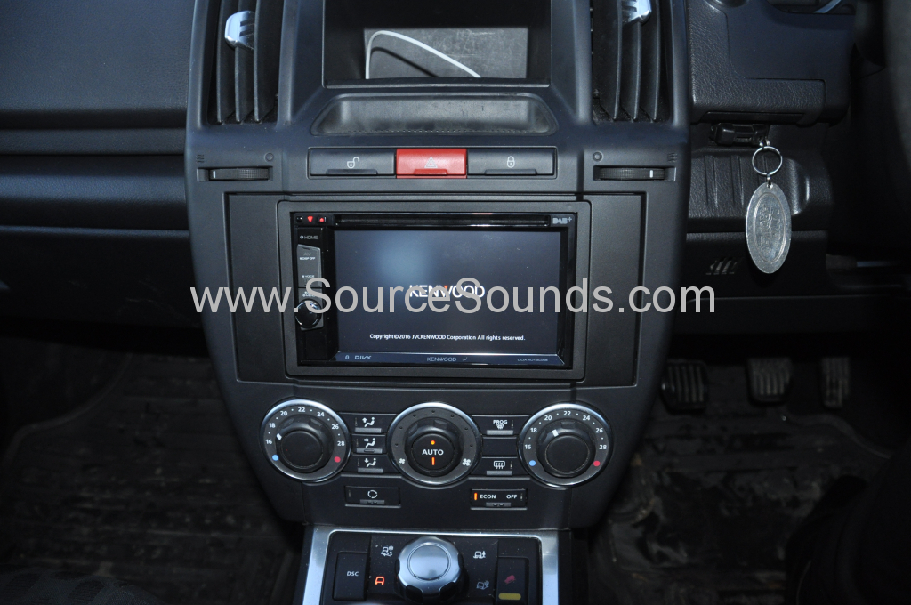 Landrover Freelander 2 2009 DAB upgrade 003