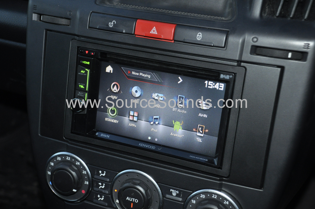 Landrover Freelander 2 2009 DAB upgrade 006