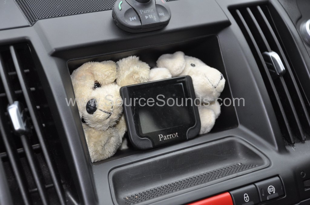 Landrover Freelander 2 2010 bluetooth upgrade 004