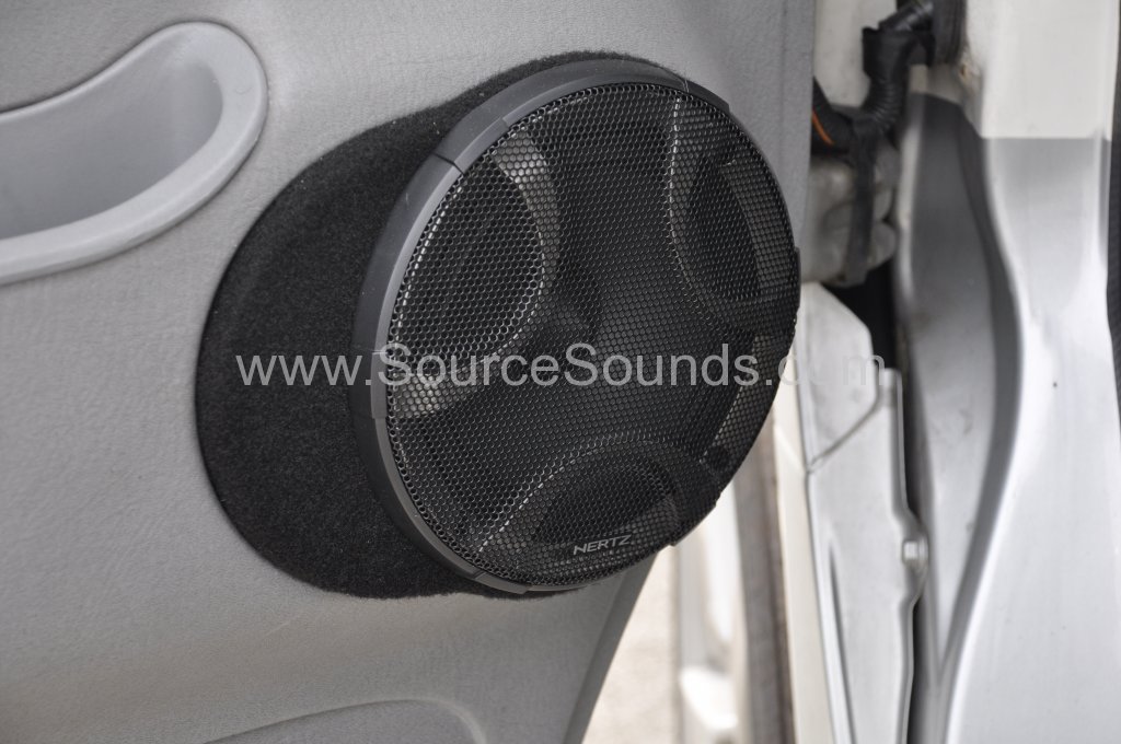 Mazda Bongo 1998 audio upgrade 005