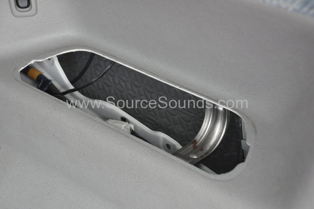 Mazda Bongo 1998 audio upgrade 007