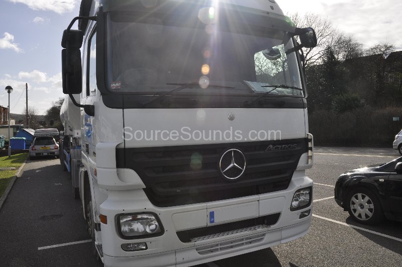 mercedes-actros-2007-tanker-reverse-camera-upgrade-001 mercedes-actros-2007-tanker-reverse-camera-upgrade-001