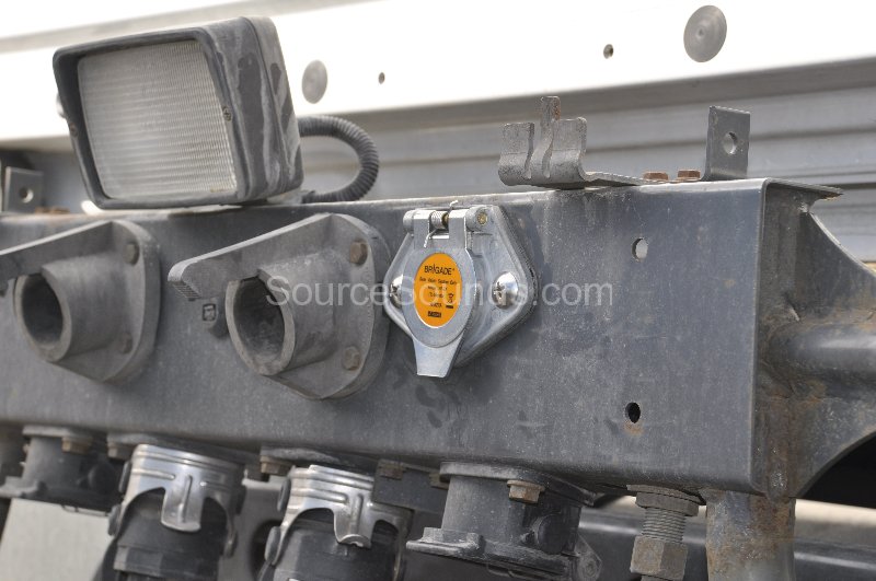 mercedes-actros-2007-tanker-reverse-camera-upgrade-014