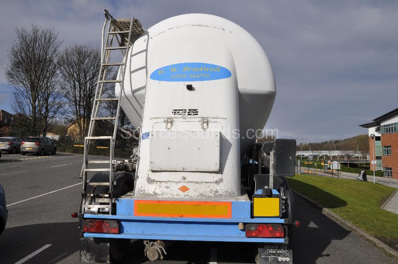 mercedes-actros-2007-tanker-reverse-camera-upgrade-018 mercedes-actros-2007-tanker-reverse-camera-upgrade-018