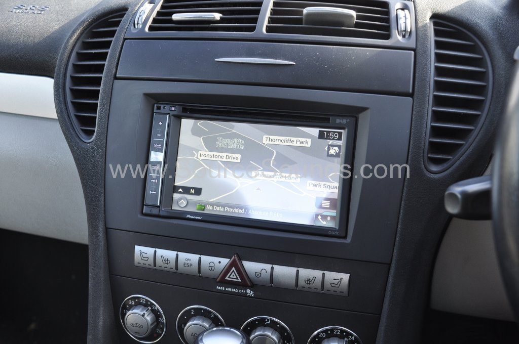 Mercedes SLK 2005 DAB upgrade 006
