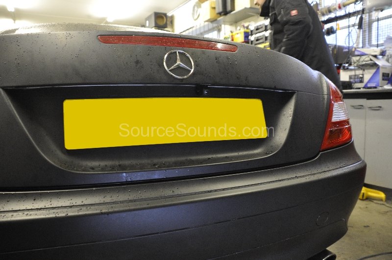 mercedes-slk-2005-reverse-camera-upgrade-003 mercedes-slk-2005-reverse-camera-upgrade-003