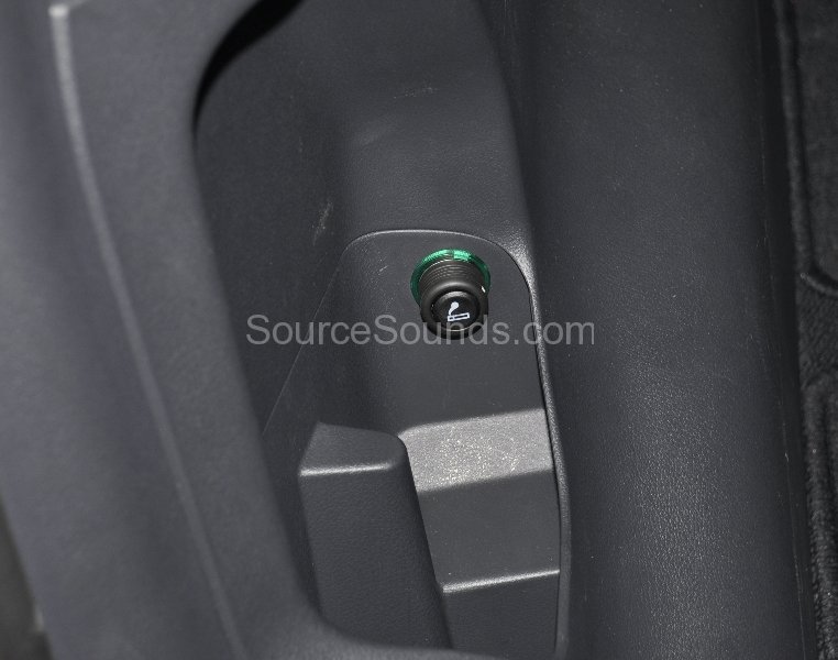 mercedes-vito-2010-rear-power-sockets-004