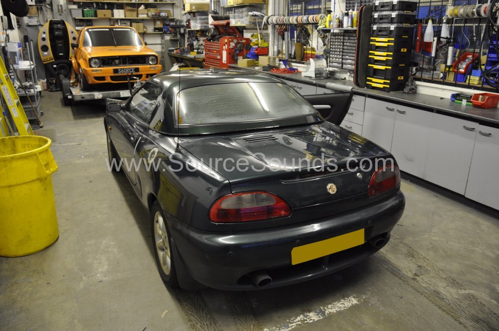 MG TF 1997 rain guard replacement 002