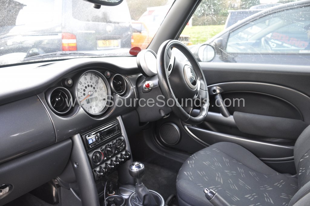 Mini Cabriolet 2006 stereo upgrade 003