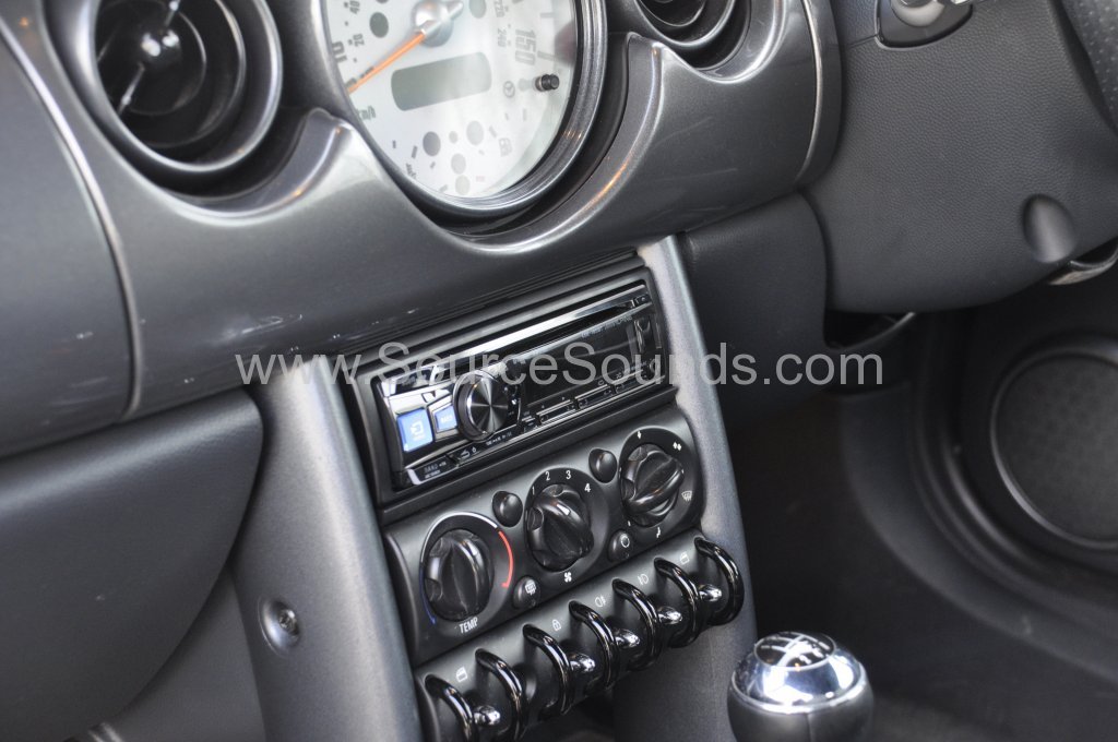 Mini Cabriolet 2006 stereo upgrade 004