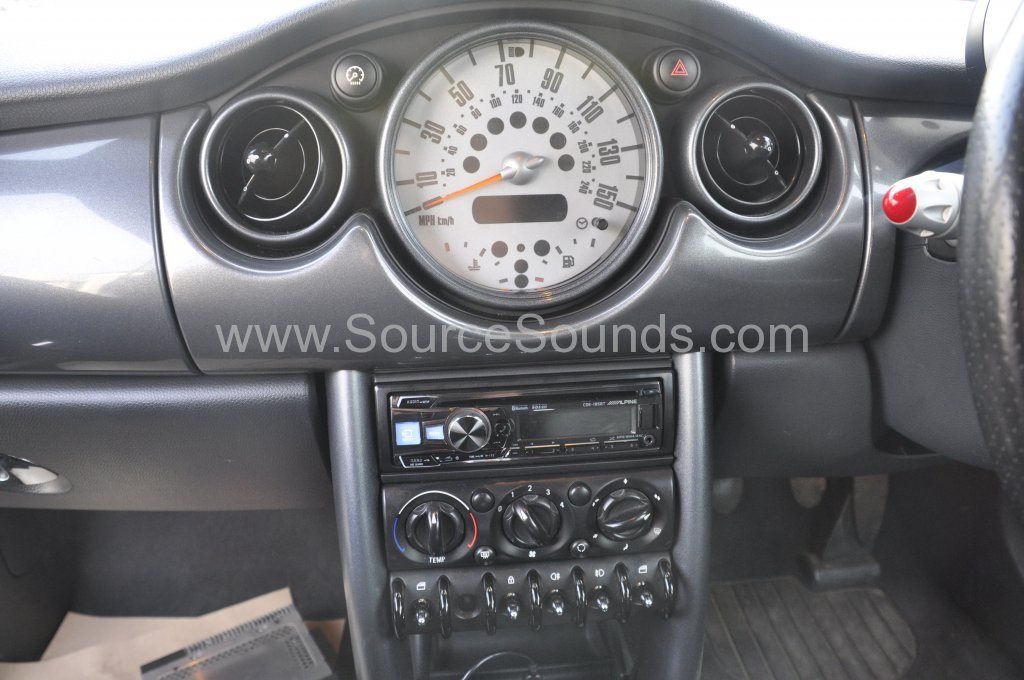 Mini Cabriolet 2006 stereo upgrade 005